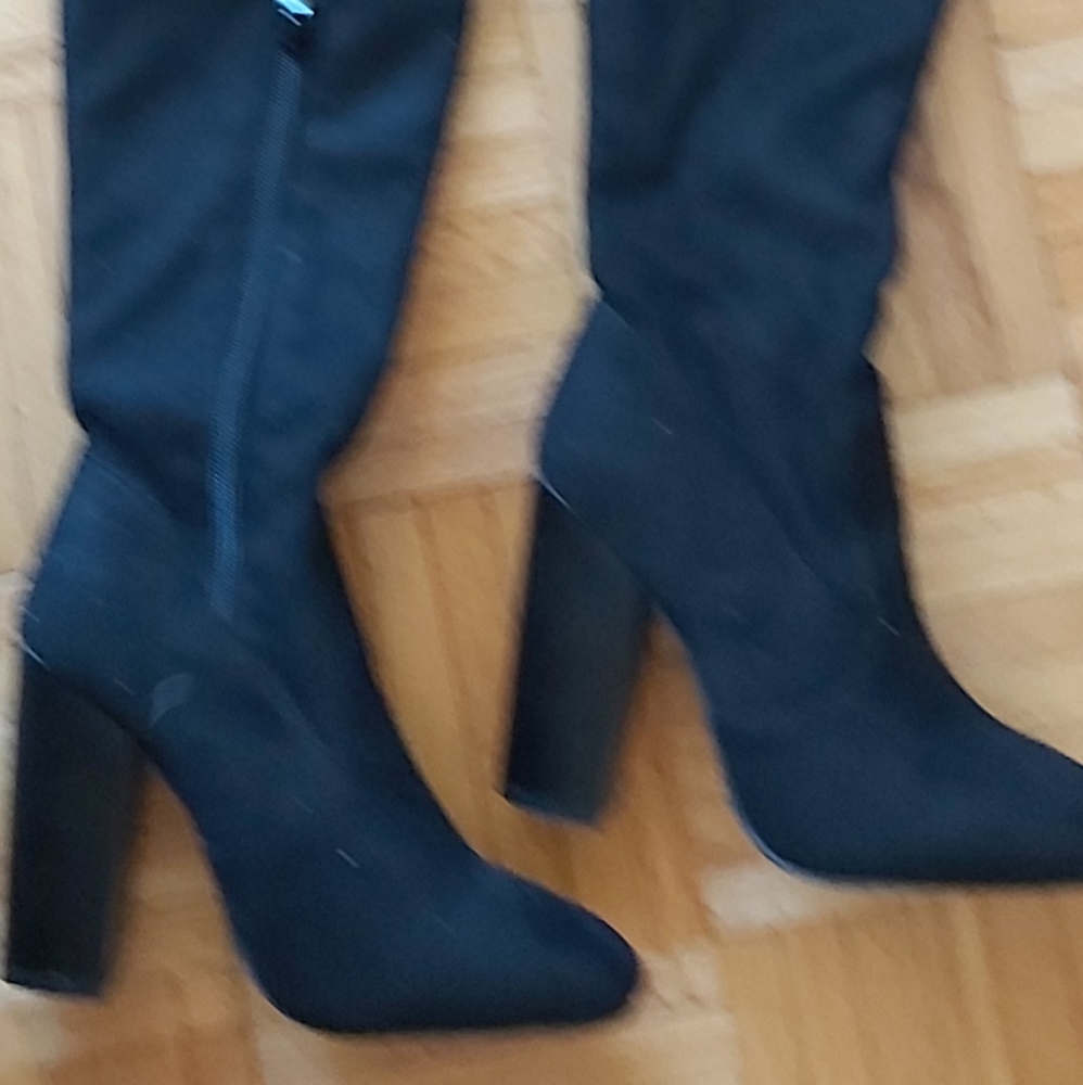 Boots - Picture 3 of 5